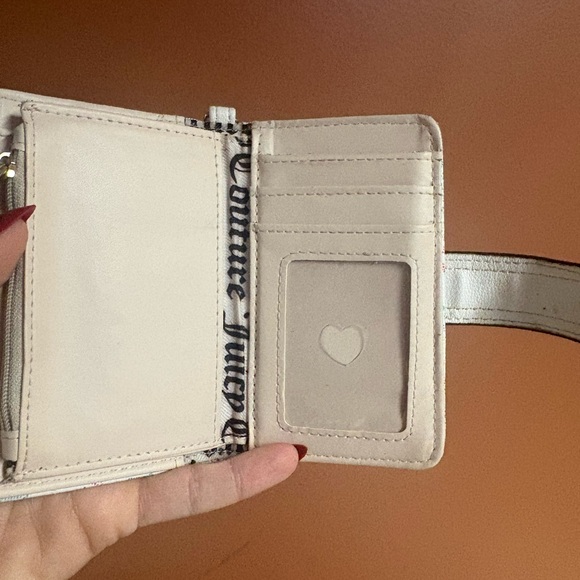 Juicy Couture Cream Wallet with Heart Keychain - Picture 6 of 7